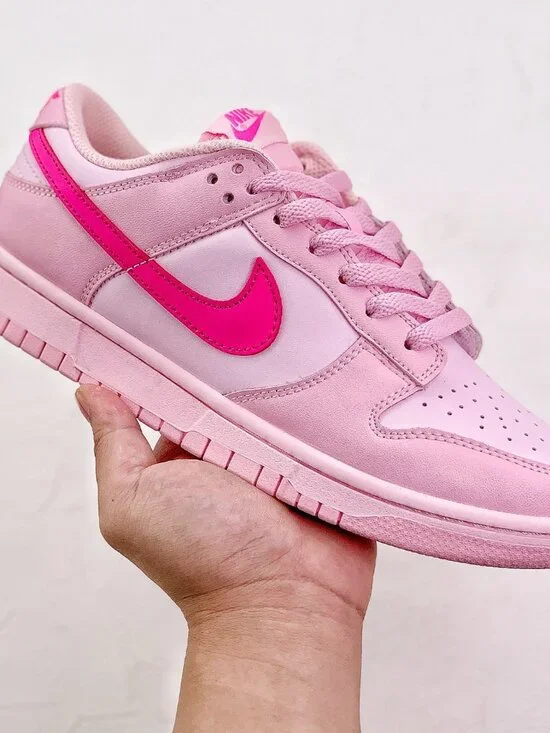 Nike SB Dunk Low Pink Sneakers - Picture 9 of 9